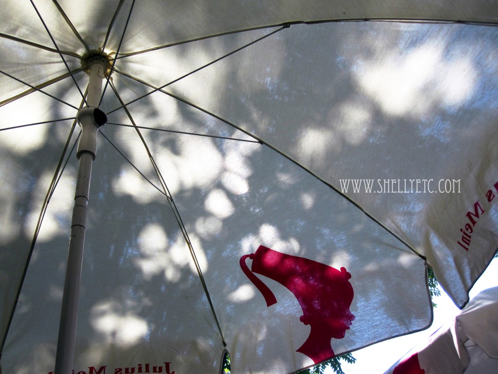 white umbrella (Chicago)